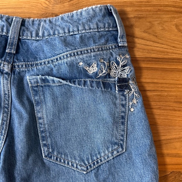 Hollister Jeans Women’s 000 Short Low Rise Baggy Flower Butterfly Embroidery - Picture 5 of 13